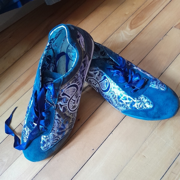 Vintage Von Dutch Sneakers - Picture 3 of 8